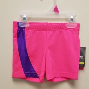 Danskin Gymnastics/Bike Short - pink - size XS/4-5
